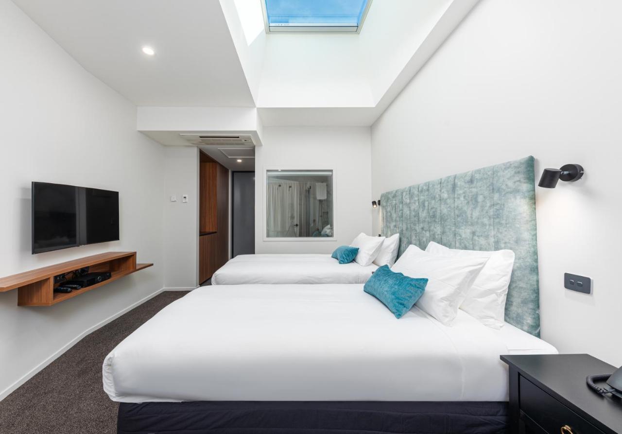 Galaxy Boutique Hotel Lake Tekapo Εξωτερικό φωτογραφία Skylight in a hotel room