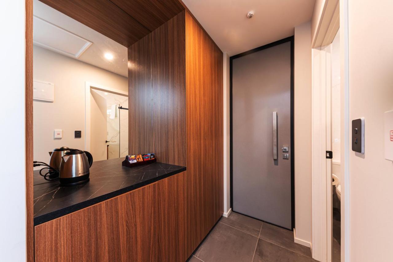 Galaxy Boutique Hotel Lake Tekapo Εξωτερικό φωτογραφία A modern Japanese kitchen