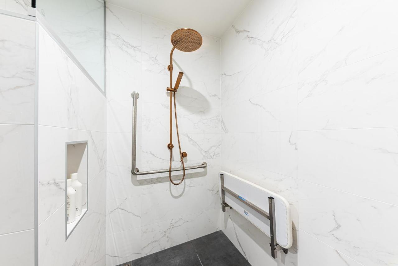 Galaxy Boutique Hotel Lake Tekapo Εξωτερικό φωτογραφία Shower seat