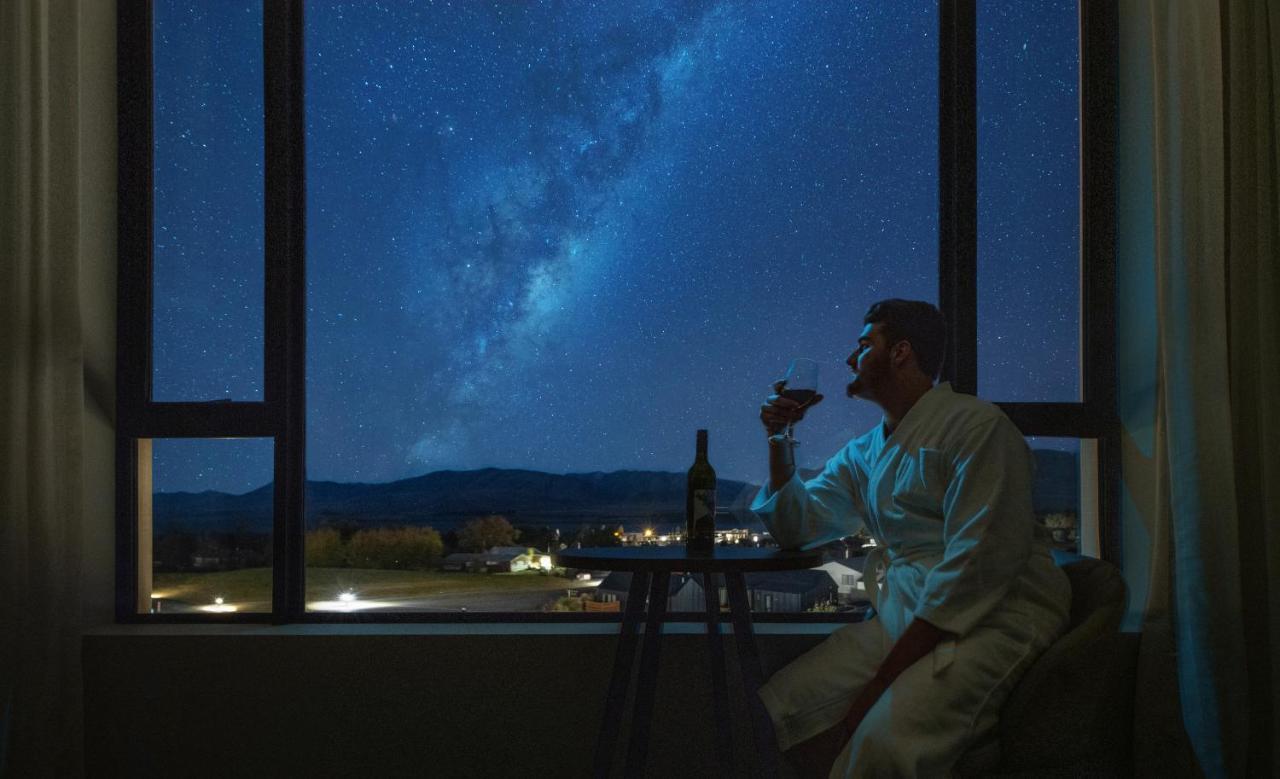 Galaxy Boutique Hotel Lake Tekapo Εξωτερικό φωτογραφία Milky Way over the town of Stargazing
