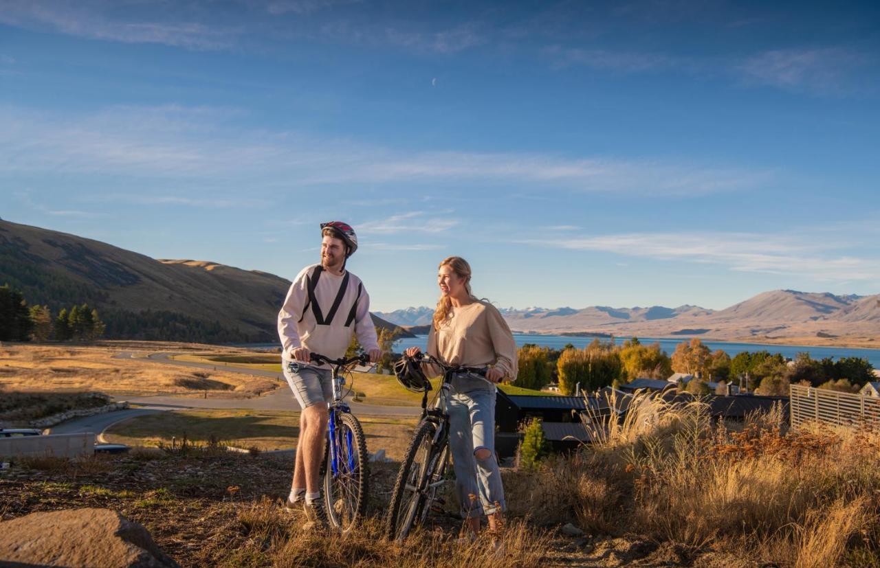 Galaxy Boutique Hotel Lake Tekapo Εξωτερικό φωτογραφία Biking at the lake